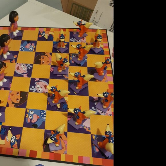 Dora the Explorer Checkers Set - Picture 2 of 2